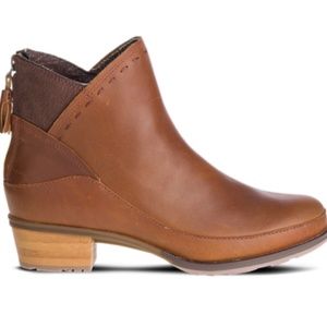 Chaco Women's Cataluna Mid Boots